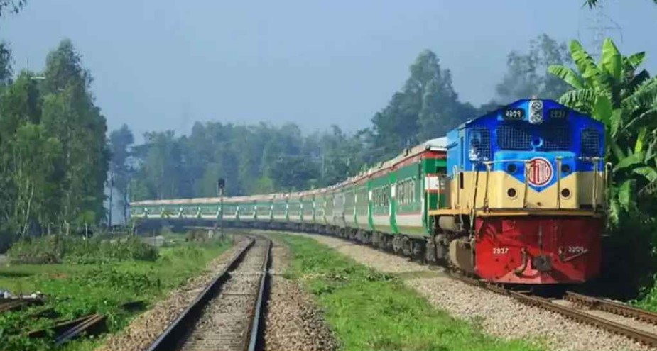 খুলনার সঙ্গে উত্তরবঙ্গের রেল যোগাযোগ বন্ধ   