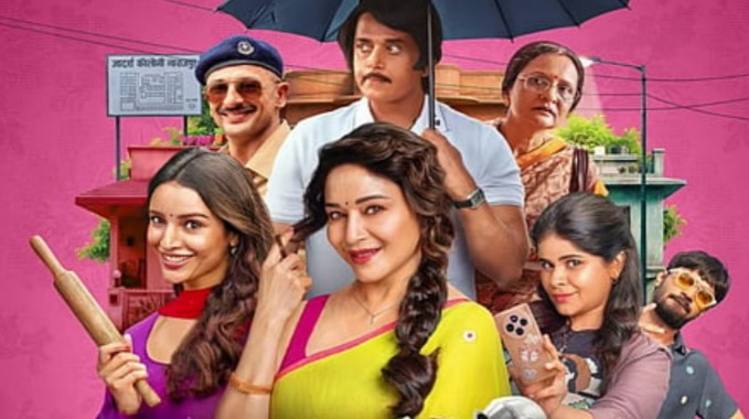 ভিন্নধর্মী চরিত্রে নেটফ্লিক্সে ঝড় তুলছে মাধুরীর ‘মা বেহেন’
