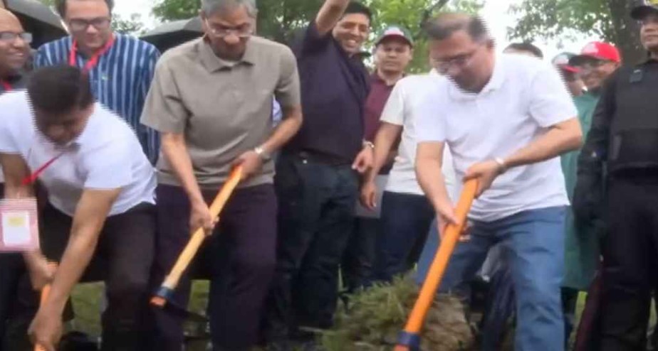 বাবার স্মৃতিবিজড়িত ‘পাতলী খাল’ পুনঃখনন করলেন প্রধানমন্ত্রী   