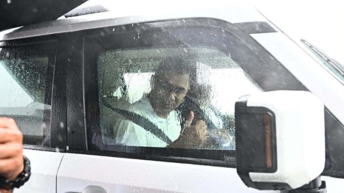স্বরাষ্ট্রমন্ত্রীকে পাশে বসিয়ে নিজেই গাড়ি চালালেন প্রধানমন্ত্রী