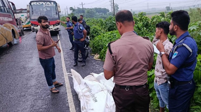 মানিকগঞ্জে ট্রাক-পিকআপের মুখোমুখি সংঘর্ষ, নিহত ২