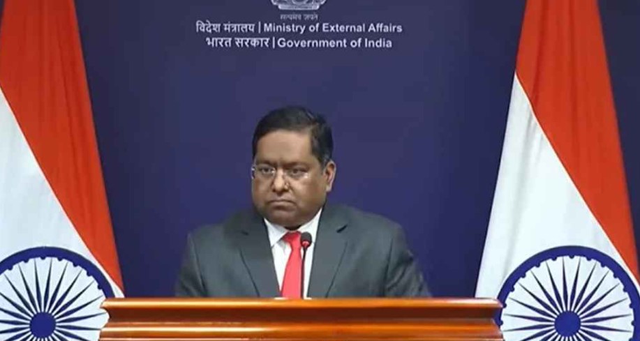 দিল্লিতে প্রধানমন্ত্রীর উপদেষ্টাকে হেনস্তার ব্যাখ্যা দিল ভারত  