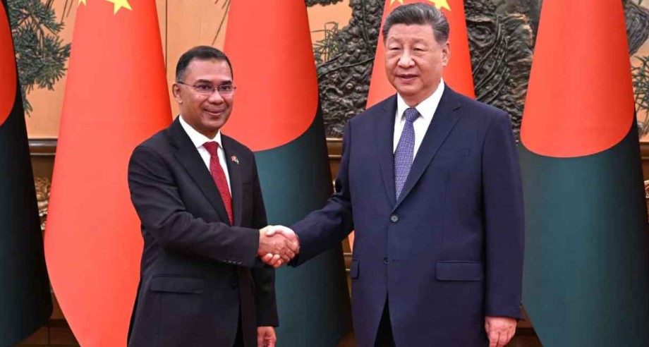 প্রধানমন্ত্রীর সঙ্গে শি জিনপিংয়ের শুভেচ্ছা বিনিময়। ছবি: সংগৃহীত  