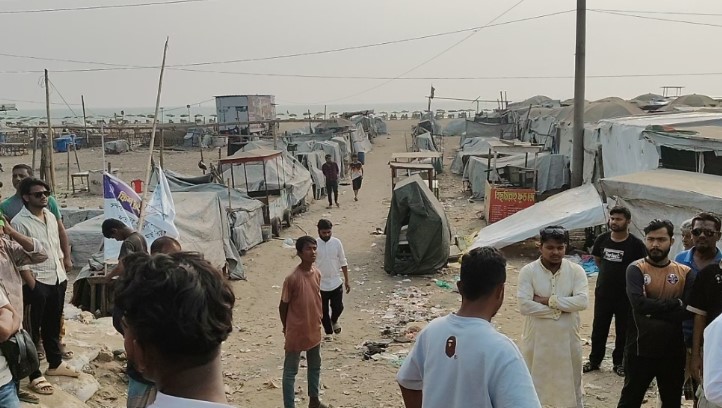 কক্সবাজার সমুদ্রসৈকতের বালিয়াড়ি থেকে অবৈধ স্থাপনা সরানোর নির্দেশ
