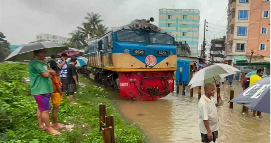 কক্সবাজার রুটে ট্রেন চলাচল বন্ধ   