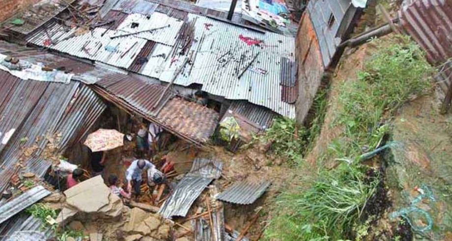 পাহাড় ধসের পুরনো ছবি   