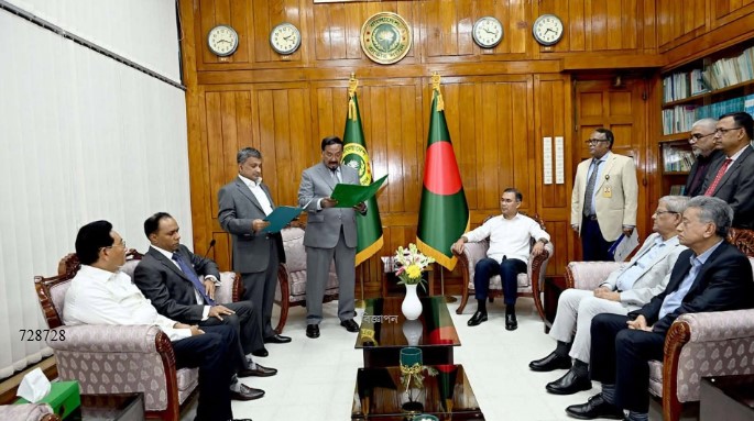 শপথ নিলেন চট্টগ্রাম-২ আসনের বিএনপির প্রার্থী সারোয়ার আলমগীর