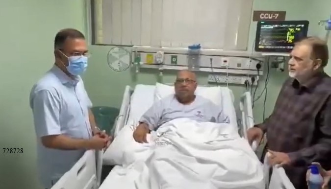 হাসপাতালে ভর্তি ডা. পাভেলকে দেখতে গেলেন প্রধানমন্ত্রী