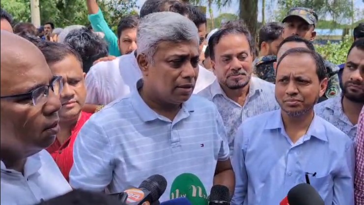 কক্সবাজারে বন্যা দুর্গত এলাকা পরিদর্শন শেষে প্রতিমন্ত্রী অমিত বন্যায় ক্ষতিগ্রস্তদের ত্রাণ সহায়তার পাশাপাশি পুনর্বাসনের উপর গুরুত্বারোপ দিচ্ছে 
