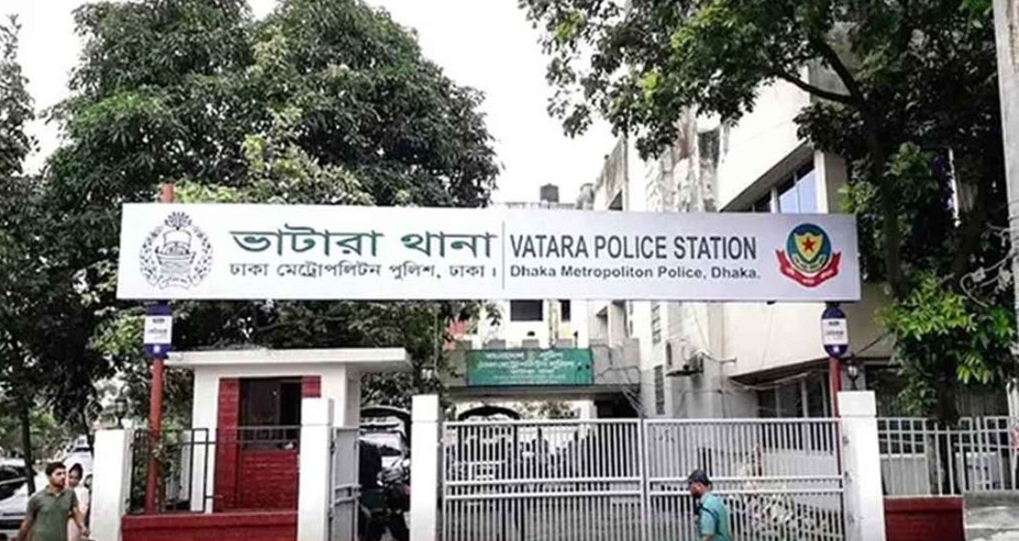 গ্যাস লিকেজ থেকে আগুন, দগ্ধ ৩   