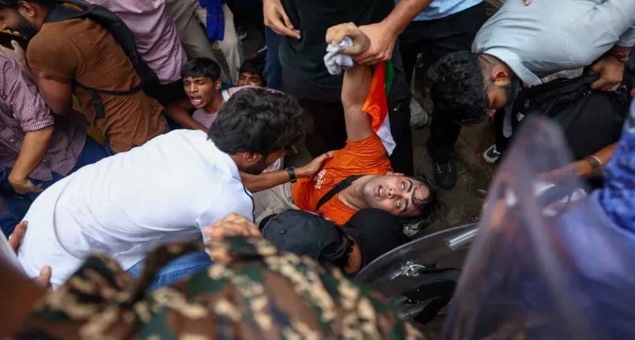 দিল্লিতে ফের ইন্টারনেট বন্ধ, পুলিশের সঙ্গে বিক্ষোভকারীদের সংঘর্ষ   