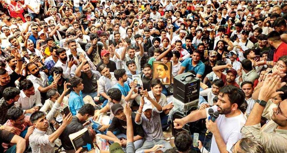 ভারতজুড়ে বিক্ষোভের ডাক ‘তেলাপোকাদের’   