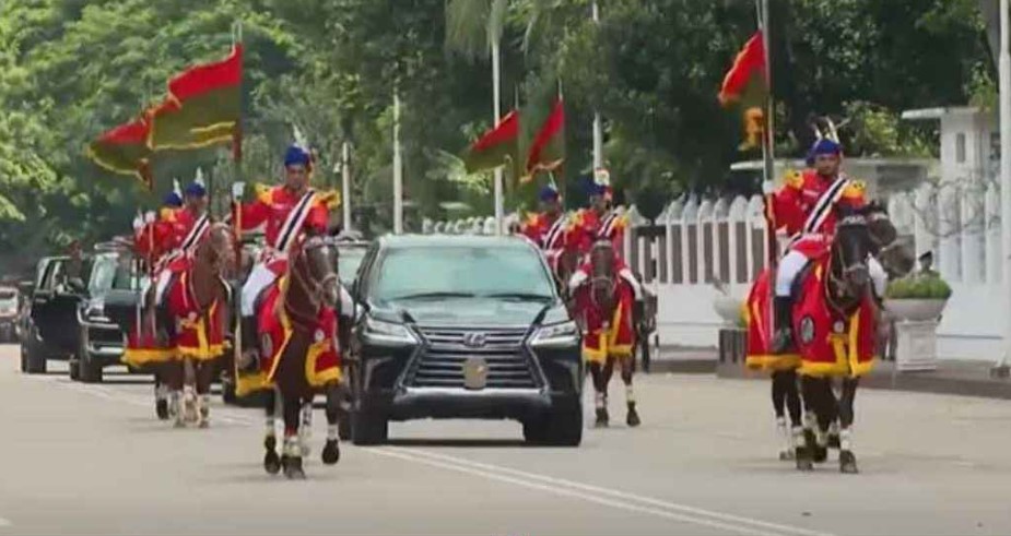 বঙ্গবভনে ভারপ্রাপ্ত রাষ্ট্রপতি, গার্ড অব অনার প্রদান   