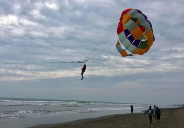 কক্সবাজারে প্যারাসেইলিং করতে গিয়ে এক পর্যটকের মৃত্যু