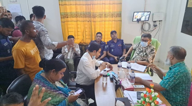 গোবিন্দগঞ্জে হঠাৎ স্বাস্থ্যমন্ত্রী ২ জনকে সাময়িক বরখাস্তের আদেশ 