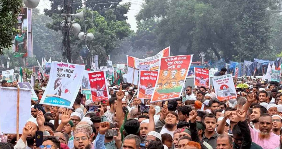 ১১ দলীয় ঐক্যের সমাবেশ চলছে