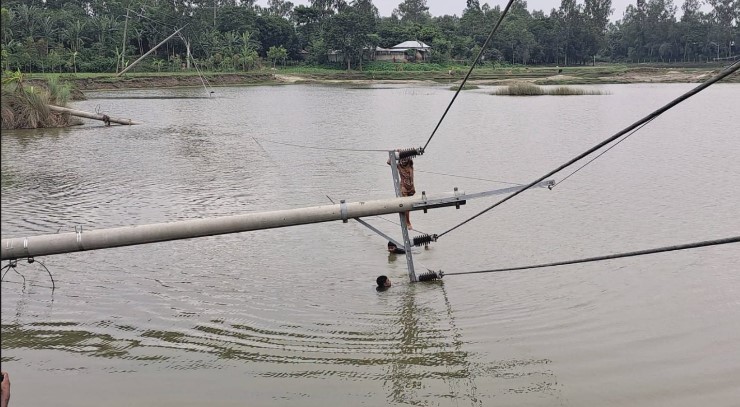 গোবিন্দগঞ্জের কাটাখালি নদীর সাপগছি এলাকায় বালু ও মাটি উত্তলোন, ৩টি বিদ্যুতের খুঁটি নদীতে বিলিন