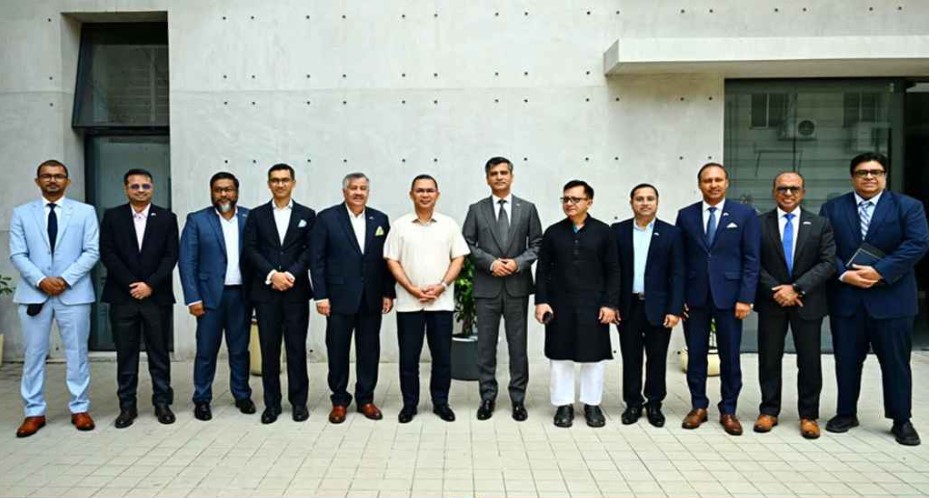 প্রধানমন্ত্রীর সঙ্গে অ্যামচেম প্রতিনিধিদলের সৌজন্য সাক্ষাৎ   