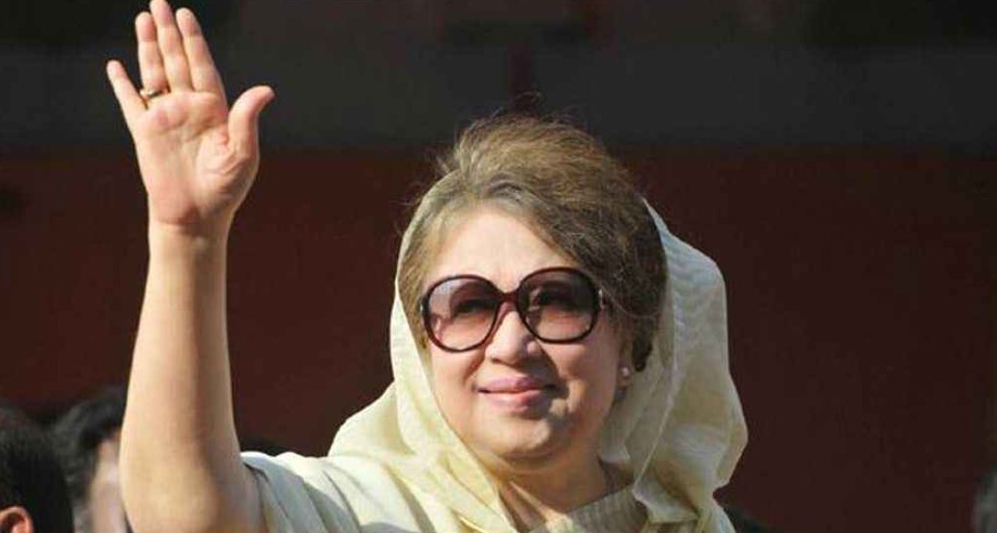 যেভাবে গৃহবধূ থেকে আপসহীন নেত্রী হয়ে ওঠেন খালেদা জিয়া   