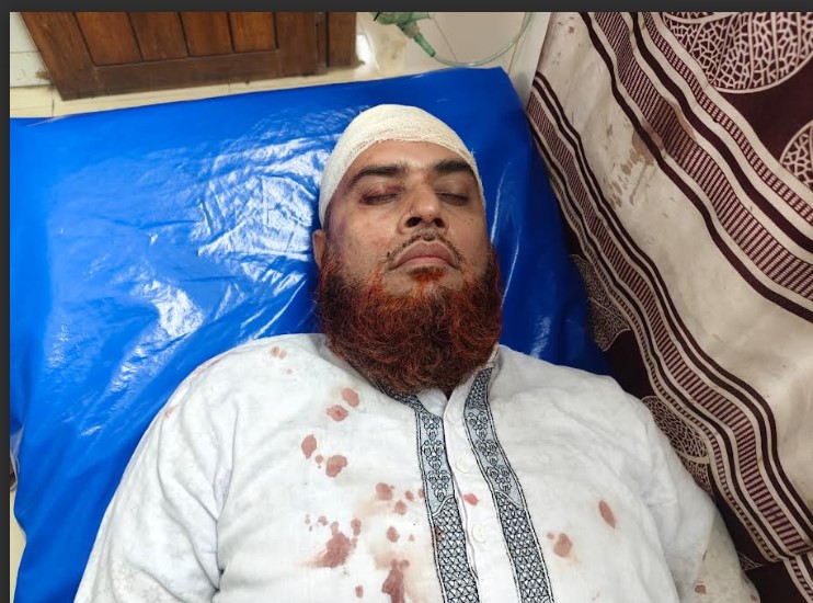 নোয়াখালী বেগমগঞ্জে হোটেল ম্যানেজারকে কুপিয়ে জখম, ৫ লাখ টাকা লুট