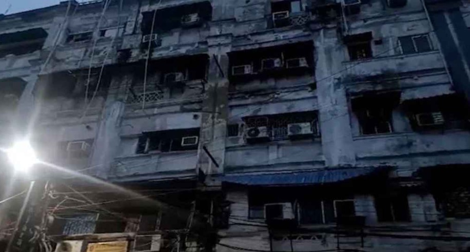 কলকাতায় হোটেলে ভয়াবহ আগুন, ৯ বাংলাদেশি নিহত   