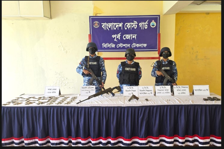 টেকনাফে কোস্ট গার্ডের অভিযানে বিদেশি অস্ত্র ও গোলাবারুদ উদ্ধার