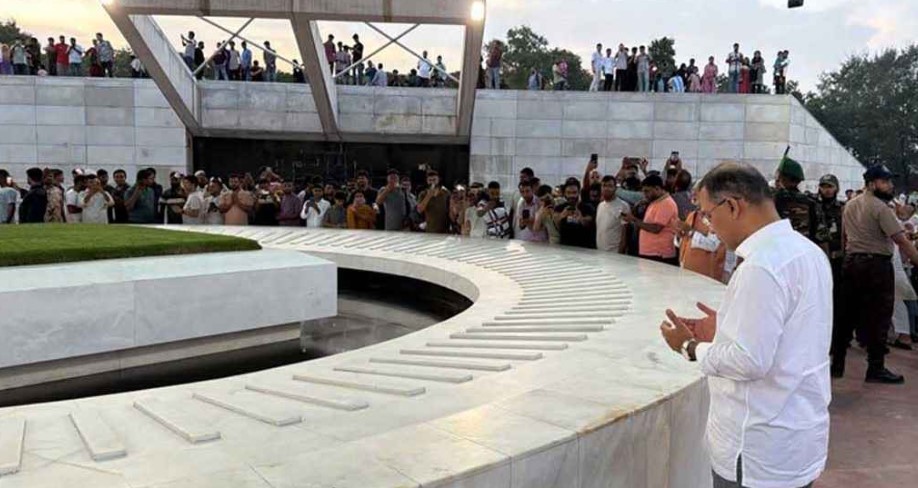 রাষ্ট্রপতি নির্বাচন শেষে মা-বাবার কবর জিয়ারত করলেন প্রধানমন্ত্রী   