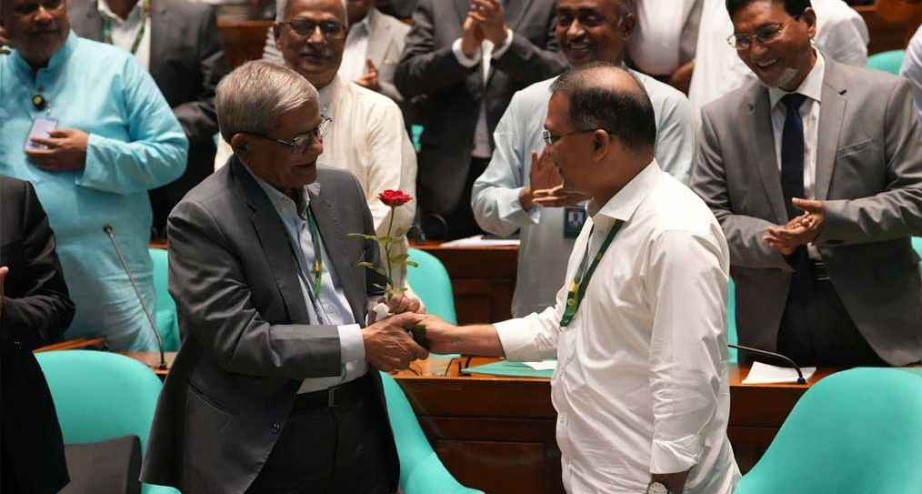নবনির্বাচিত রাষ্ট্রপতিকে ফুল দিয়ে অভিনন্দন জানালেন প্রধানমন্ত্রী  