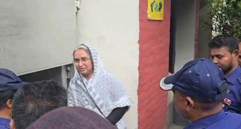স্বামীর জানাজা শেষে মুন্সীগঞ্জ কারাগারে ফিরলেন দীপু মনি  