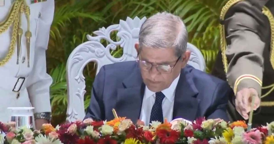 দেশের ২৩তম রাষ্ট্রপতি হিসেবে শপথ নিলেন মির্জা ফখরুল ইসলাম আলমগীর  