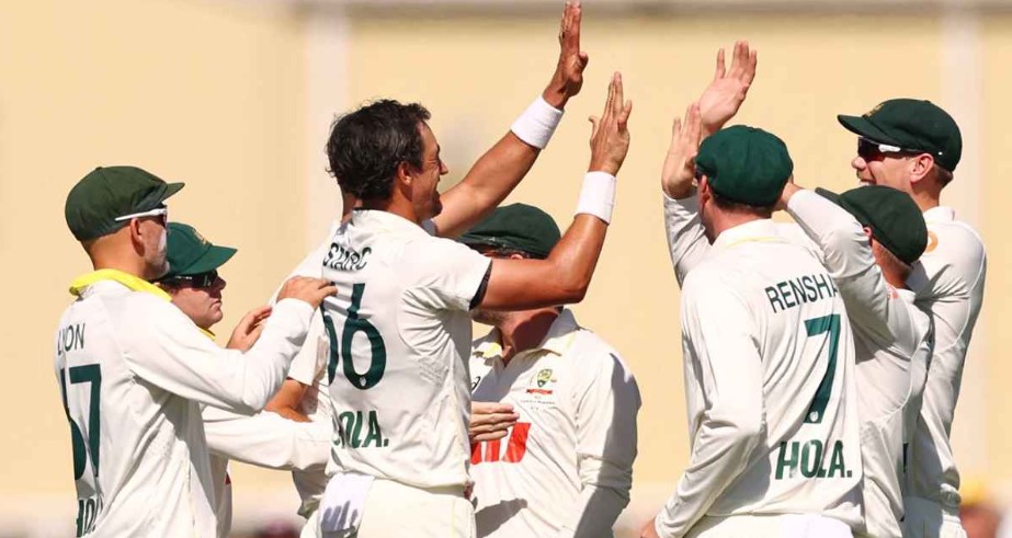 স্টার্ক ঝড়ে ৬৪ রানে অলআউট বাংলাদেশ 