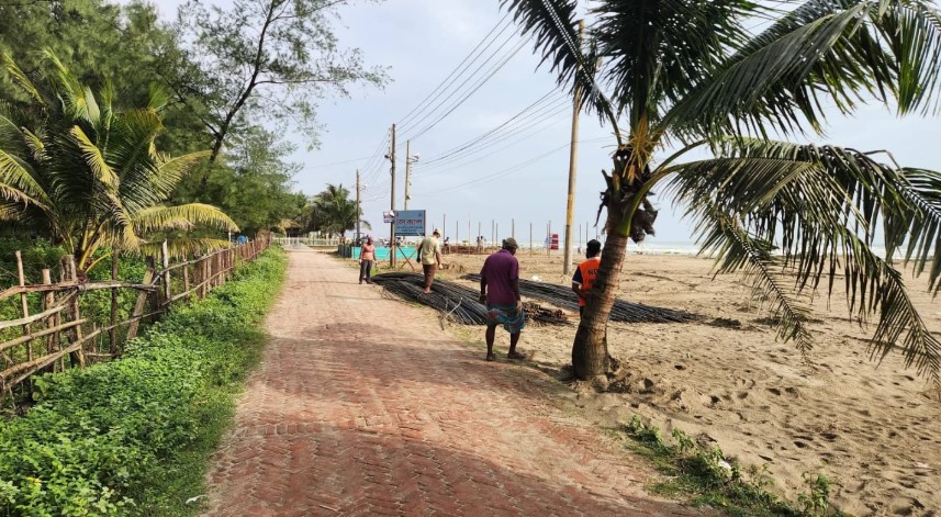 কক্সবাজার সমুদ্র  সৈকতের বালিয়াড়িতে সড়ক নির্মাণ: জেলা প্রশাসকসহ চারজনকে আদালত অবমাননার নোটিশ