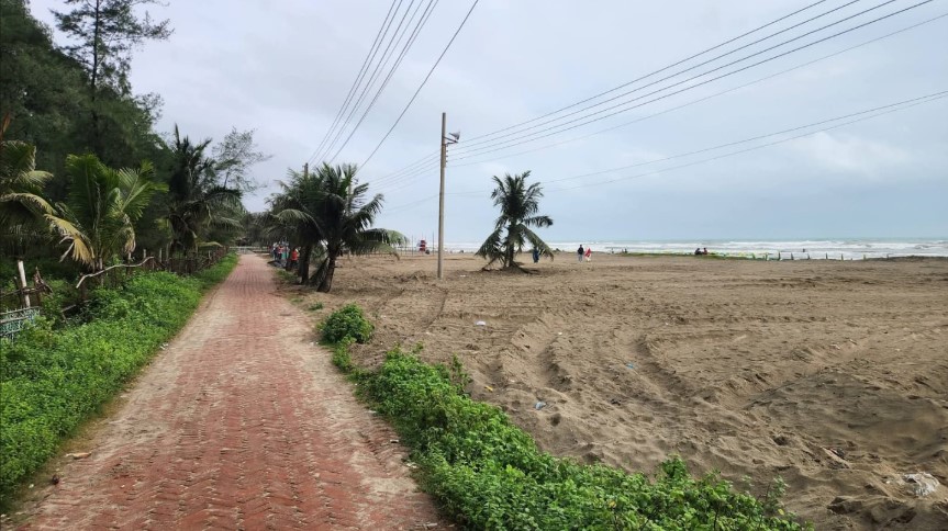 কক্সবাজার সমুদ্র  সৈকতের বালিয়াড়িতে সড়ক নির্মাণ: জেলা প্রশাসকসহ চারজনকে আদালত অবমাননার নোটিশ