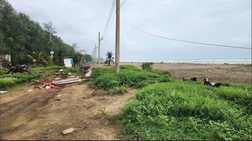 কক্সবাজার সমুদ্র  সৈকতের বালিয়াড়িতে সড়ক নির্মাণ: জেলা প্রশাসকসহ চারজনকে আদালত অবমাননার নোটিশ