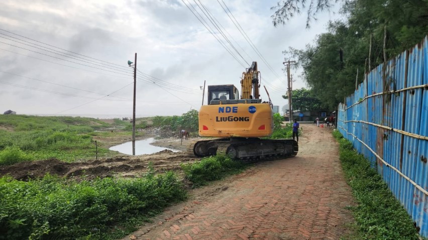 কক্সবাজার সমুদ্র  সৈকতের বালিয়াড়িতে সড়ক নির্মাণ: জেলা প্রশাসকসহ চারজনকে আদালত অবমাননার নোটিশ