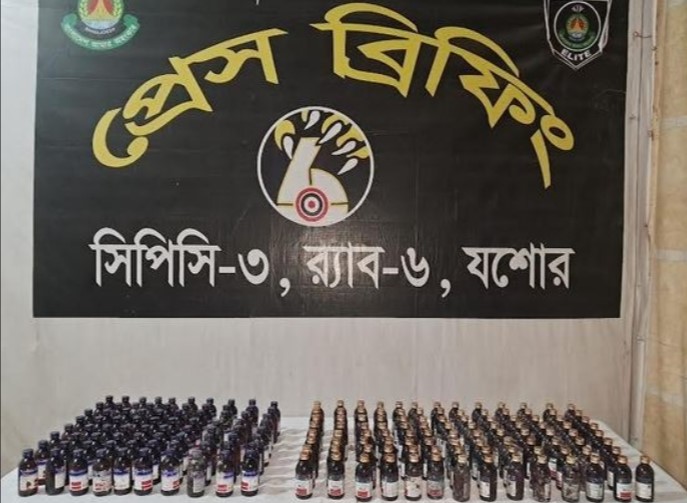 যশোরে ১৮৫ বোতল অবৈধ মাদকদ্রব্যের সিরাপসহ গ্রেপ্তার-২