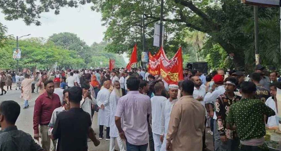 জিয়া উদ্যানে নেতাকর্মীদের ঢল, প্রতিষ্ঠাবার্ষিকীতে উৎসবের আমেজ