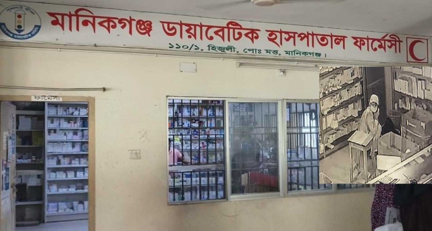 হাসপাতালের ফার্মেসিতে চুরি, যাওয়ার আগে নতুন তালা লাগিয়ে দিল চোর