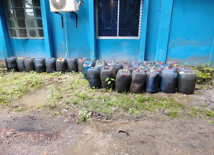 নোয়াখালীর হাতিয়া ফেরিঘাট থেকে ১৮০০ লিটার চোরাই ডিজেল জব্দ, গ্রেপ্তার ১