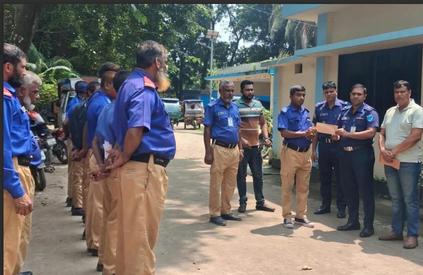 কালীগঞ্জে গ্রাম পুলিশদের সাপ্তাহিক হাজিরা ও বিশেষ সম্মাননা প্রদান