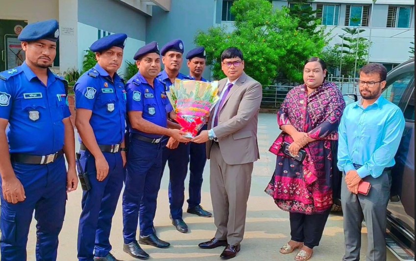 গোবিন্দগঞ্জ থানাপরিদর্শন করলেন জেলা প্রশাসক ড.মনিরুজ্জামান