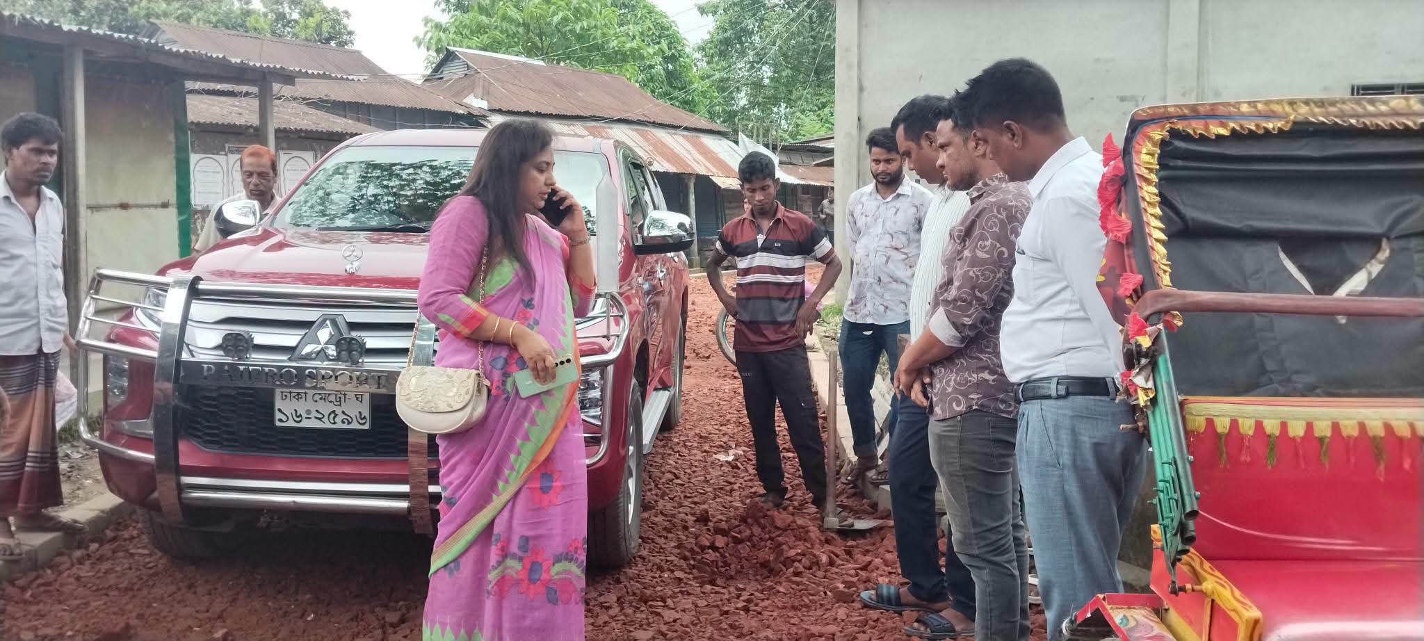 কেন্দুয়ায় নির্মাণাধীন সড়ক পরিদর্শন ইউএনও'র
