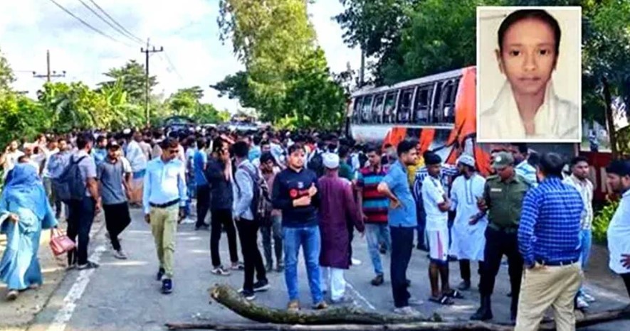 বাসচাপায় স্কুলছাত্রী নিহত, জনতার সড়ক অবরোধ