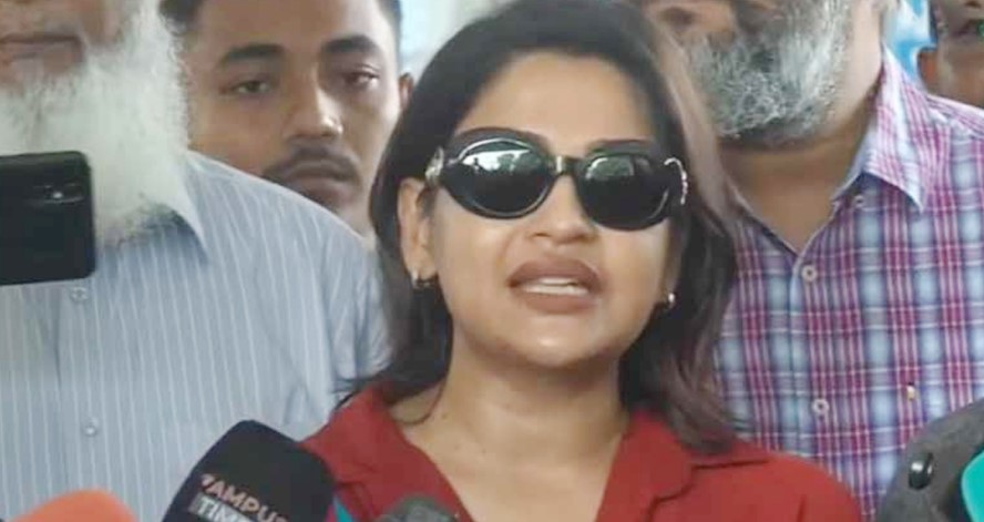 বিমানবন্দরে নেমে যা বললেন অভিনেত্রী বাঁধন