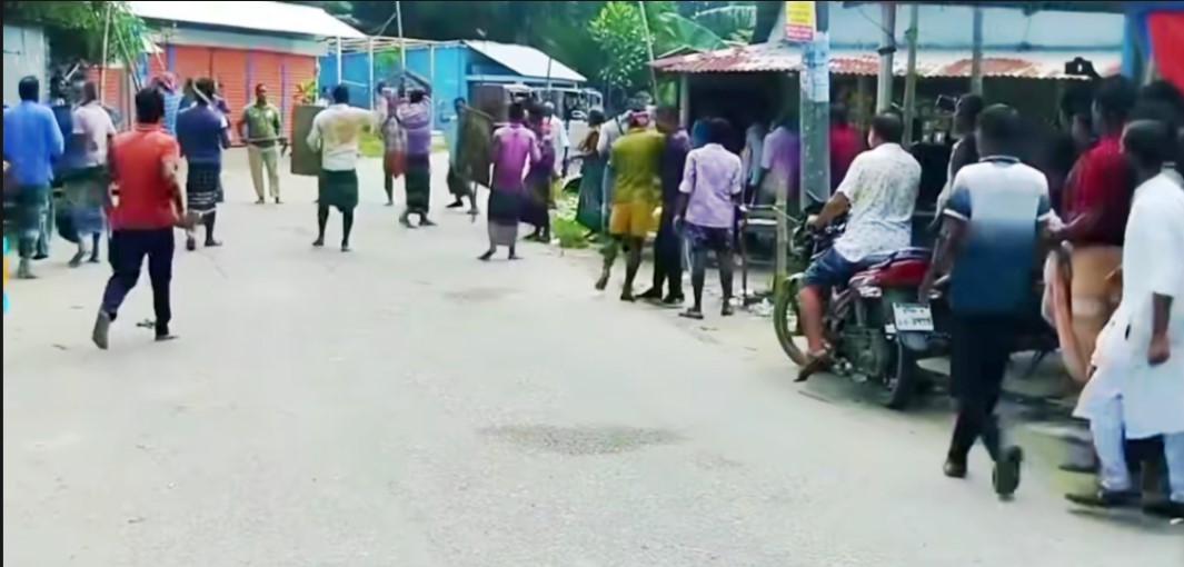 কেন্দুয়ায় টয়লেটের ময়লাপানি জমিতে যাওয়াকে কেন্দ্র করে সংঘর্ষ,আহত ৫
