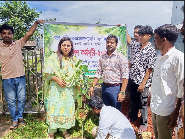কেন্দুয়ায় 'স্বপ্ন ছোঁয়া'র বৃক্ষরোপণ কর্মসূচি উদ্বোধন করলেন ইউএনও সানজিদা চৌধুরী 