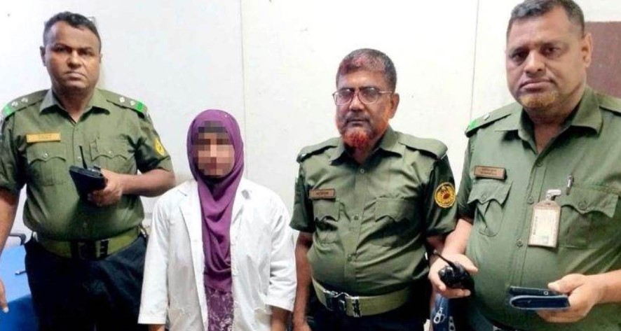 চিকিৎসক সেজে রোগী ভাগানোর সময় নারী আটক