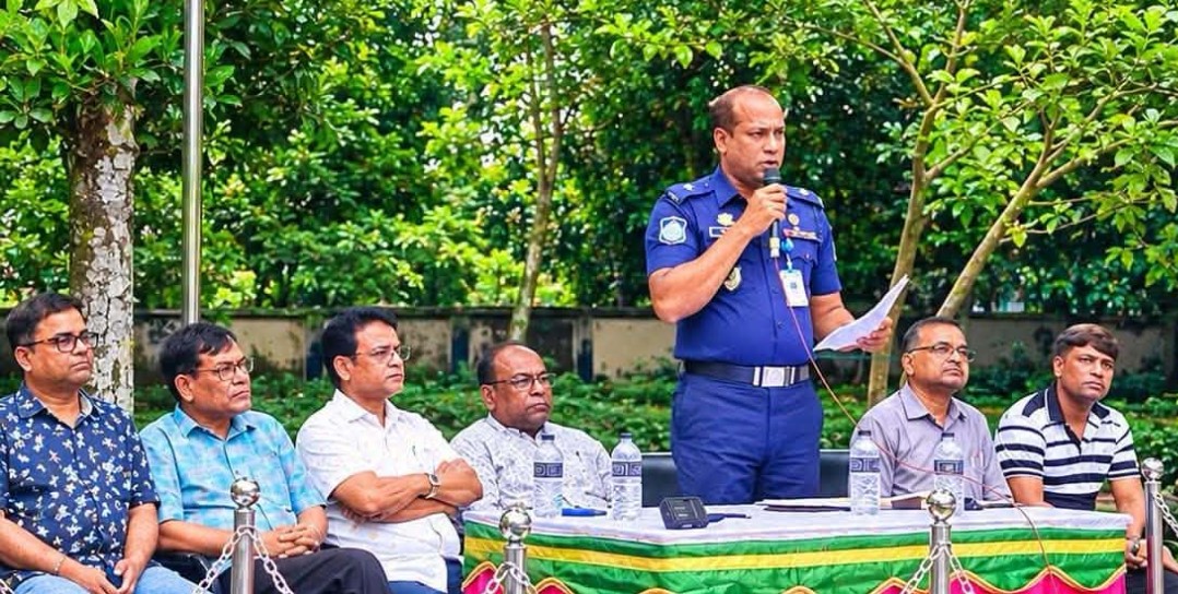 পাংশায় দুর্গাপূজা কমিটির নেতৃবৃন্দদের সঙ্গে ওসির মতবিনিময়