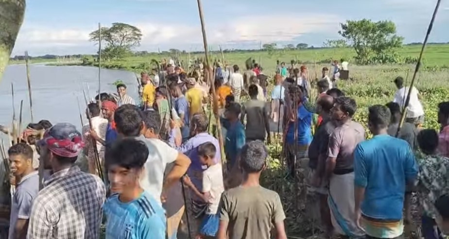 কেন্দুয়া-মদন দুই উপজেলার দুই গ্রামে টান টান উত্তেজনা, বড় সংঘর্ষের আশংকা 