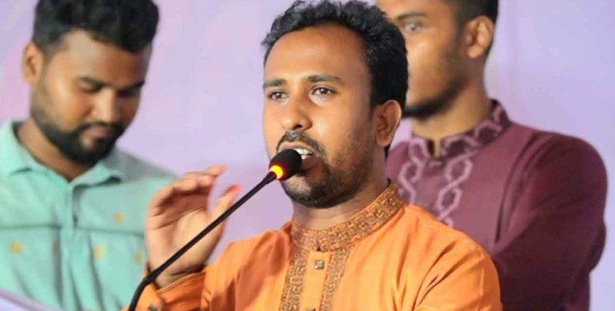 বক্তব্য রাখছেন গণঅধিকার পরিষদের মুখপাত্র আবু হানিফ। 